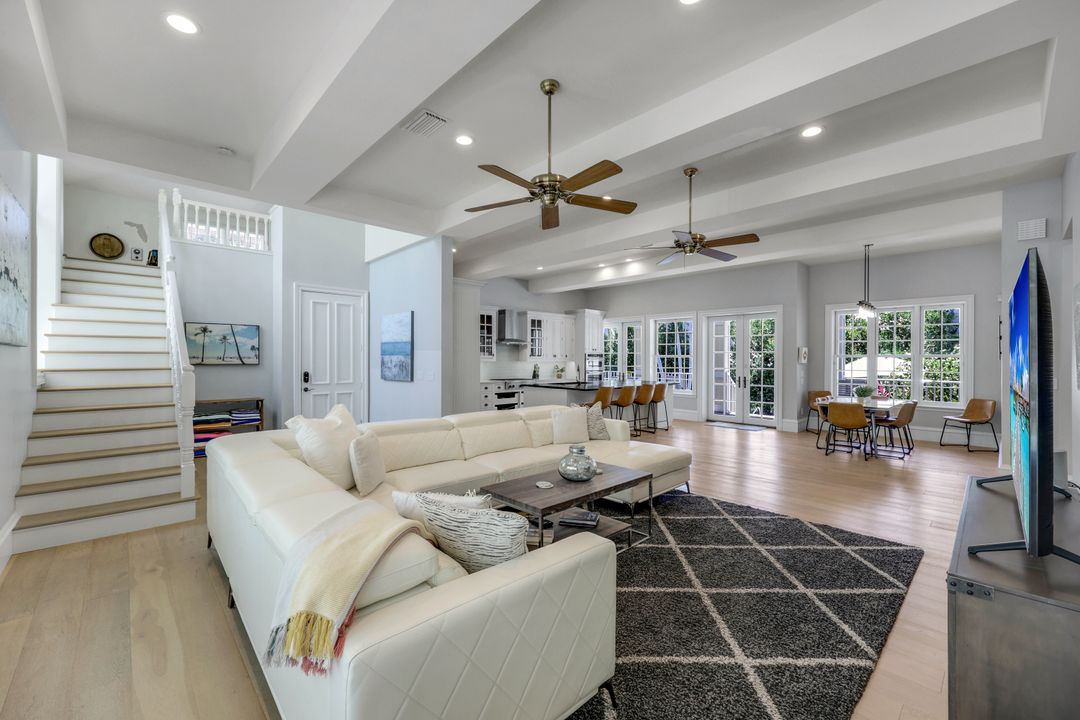 1550 Gordon Dr, Naples, FL 34102