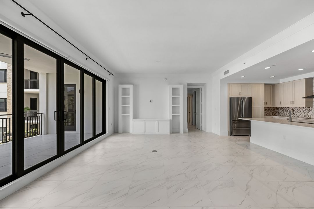 1135 3rd Ave S  #318, Naples, FL 34102