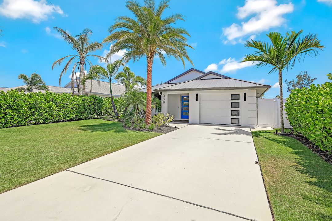 558 98th Ave N, Naples, FL 34108
