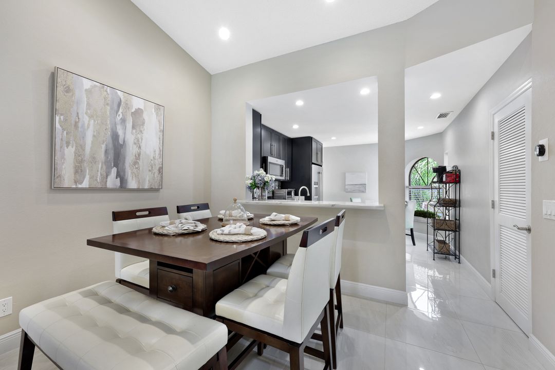 613 Serendipity Dr, Naples, FL 34108