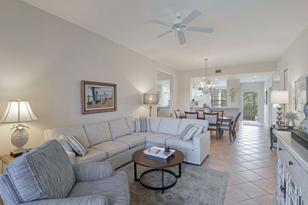 8223 Parkstone Pl #306, Naples, FL 34120