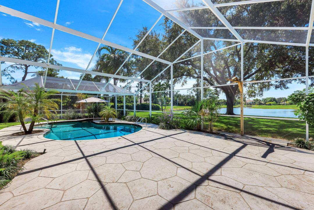1924 Empress Ct, Naples, FL 34110