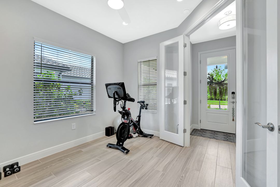 4621 Centaurus Cir, Naples, FL 34120