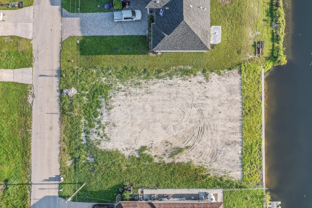 2017 NE 10th Pl, Cape Coral, FL 33909