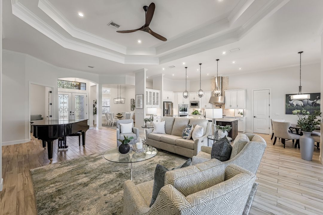 9071 Sorreno Ct, Naples, FL 34119