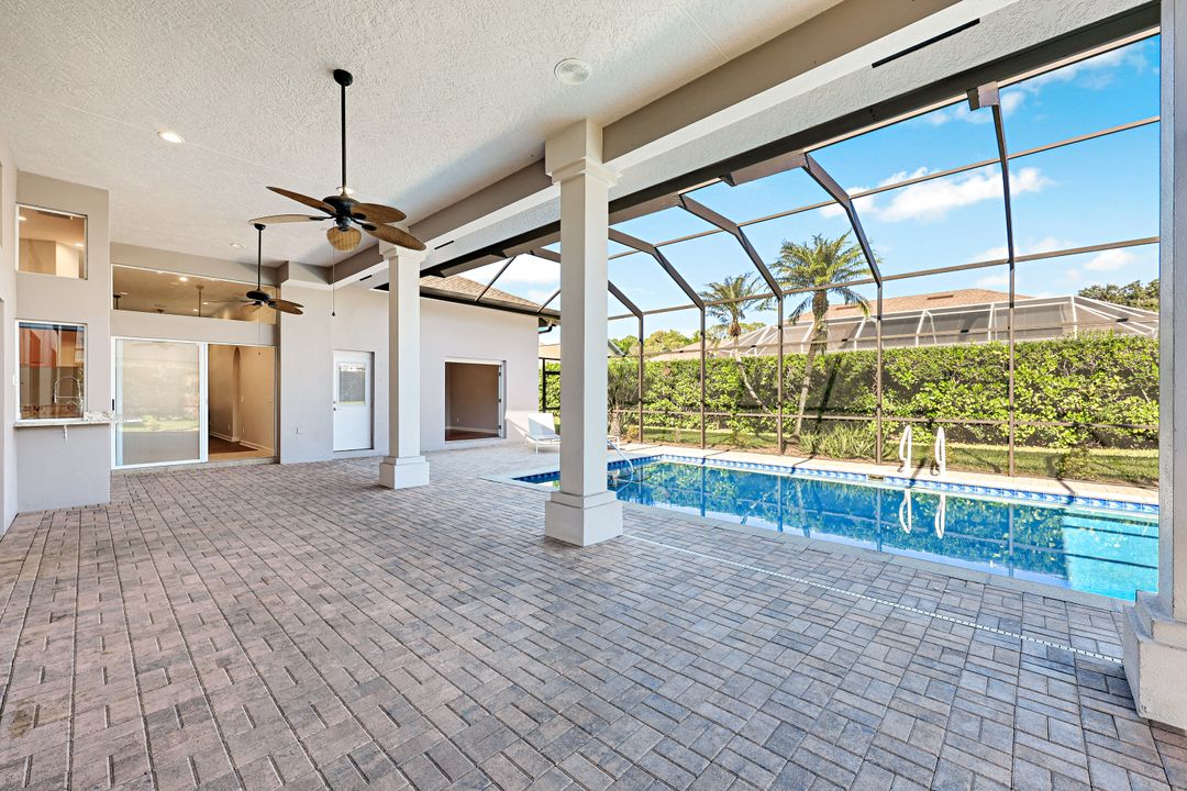 2035 Castle Garden Ln, Naples, FL 34110