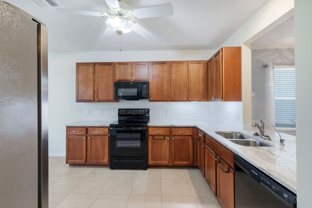 3440 Cancun Ct, Cape Coral, FL 33909