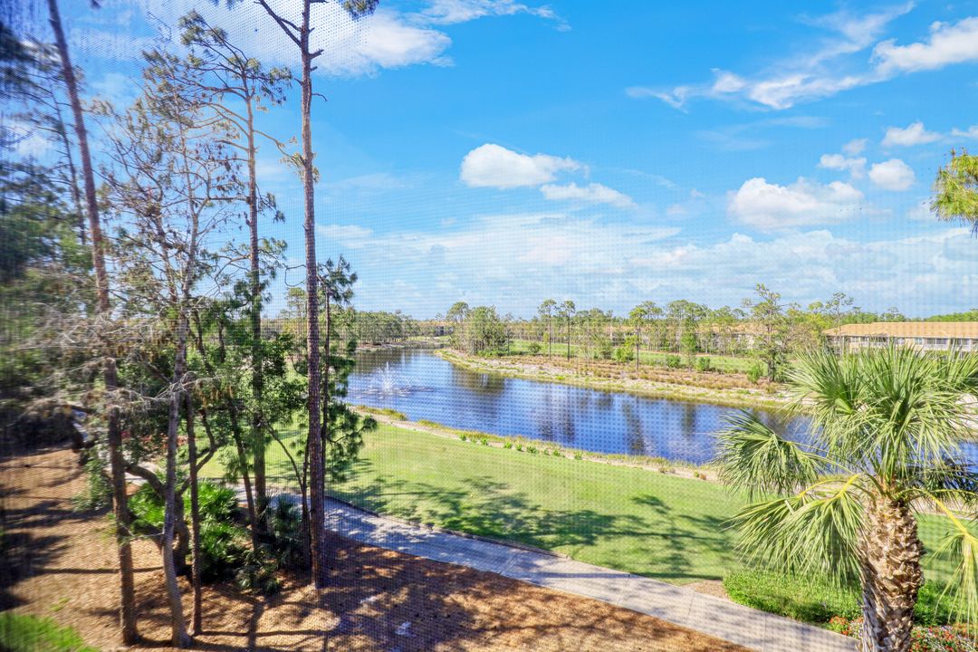 8223 Parkstone Pl #306, Naples, FL 34120