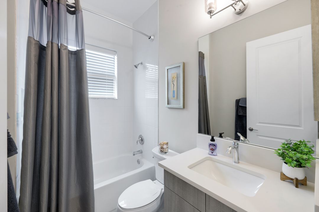 11855 Gardenia Ave, Naples, FL 34120