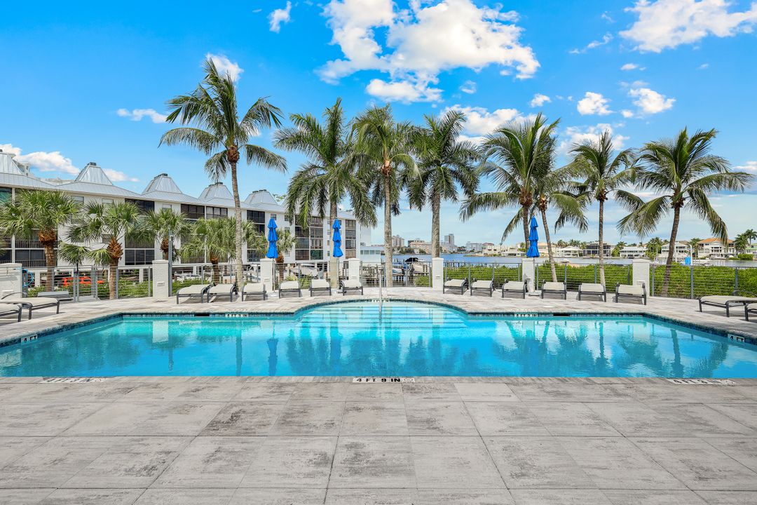 400 Flagship Dr #1206, Naples, FL 34108