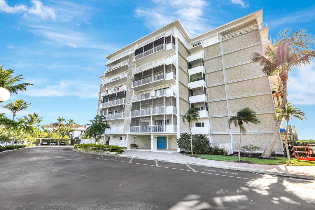 60 W Pelican St #401, Naples, FL 34113