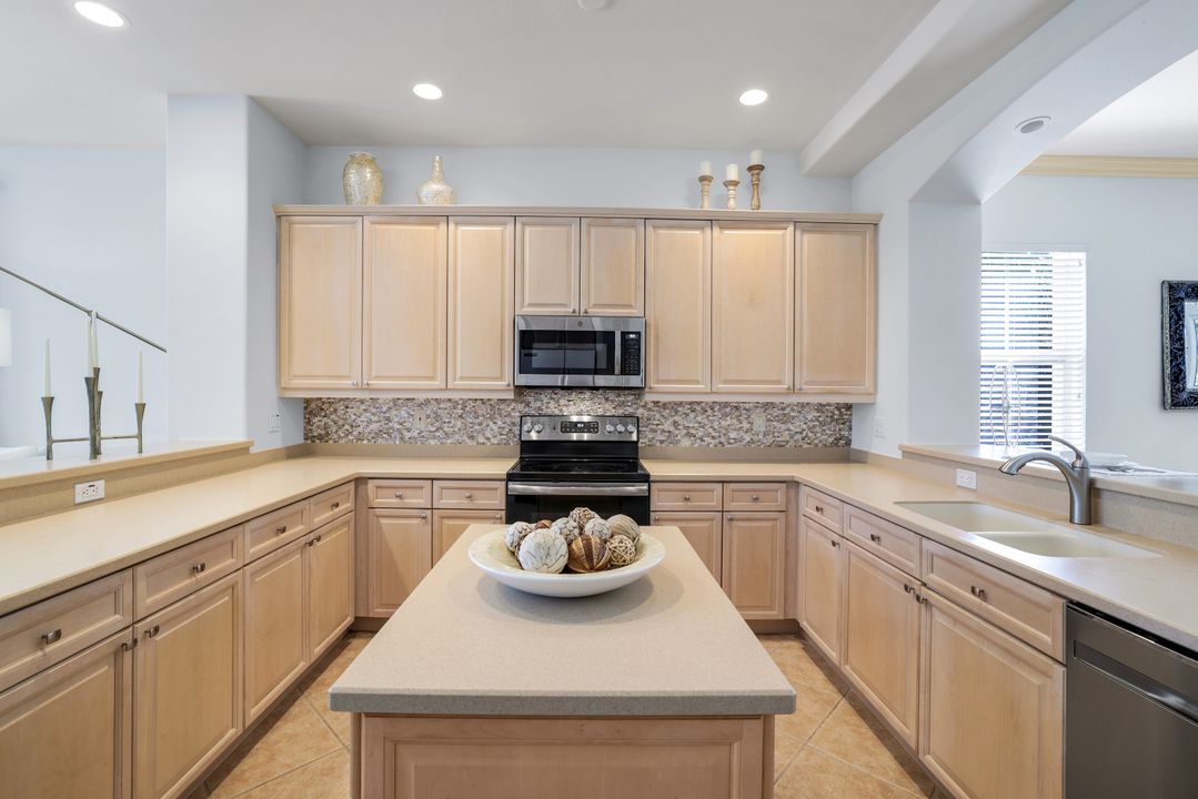 2626 Bolero Dr, Naples, FL 34109