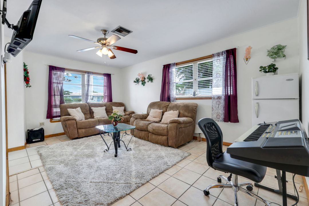 512 105th Ave N #1-2, Naples, FL 34108