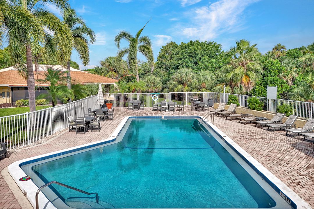 955 Palm View Dr #307, Naples, FL 34110