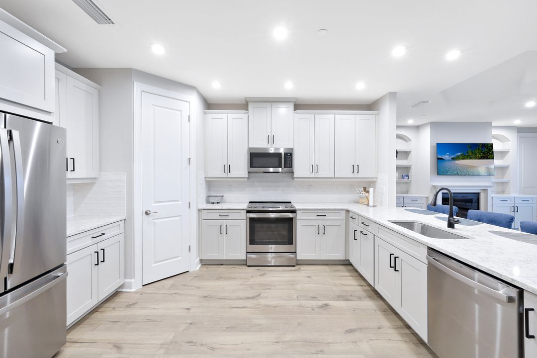 15261 Zeno Wy #102, Naples, FL 34114