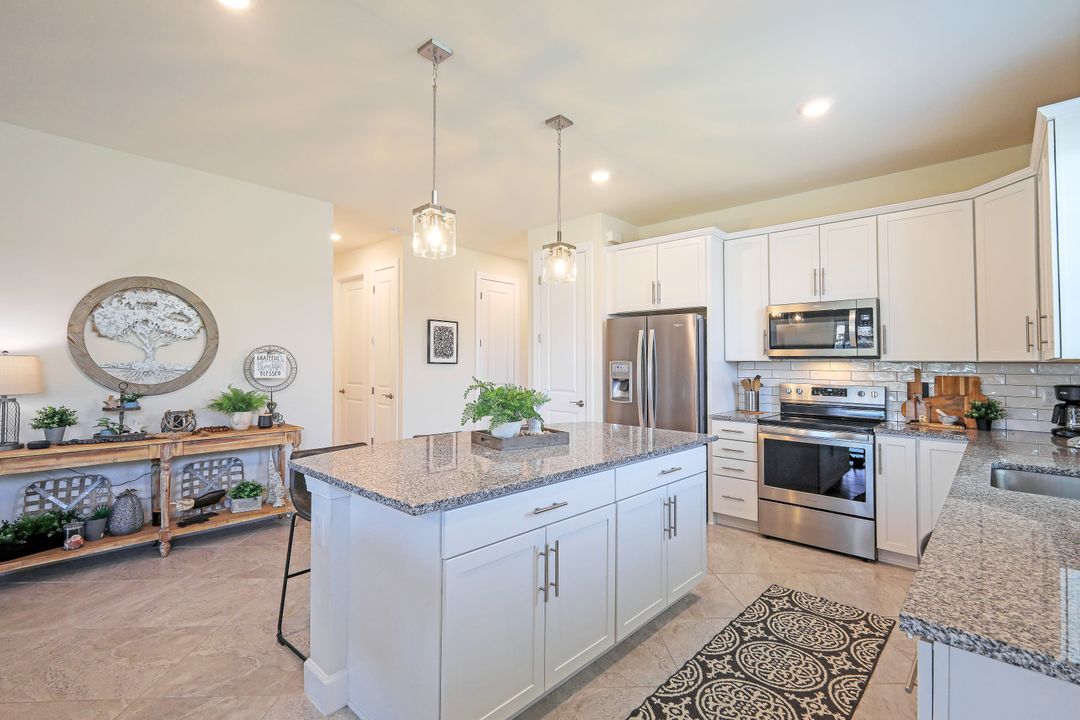 17035 Hadlow Pl, Fort Myers, FL 33967