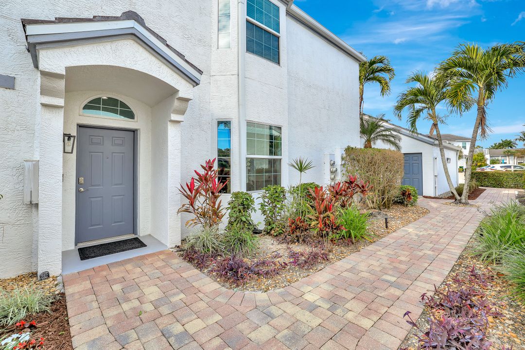 5967 Sand Wedge Ln #101, Naples, FL 34110