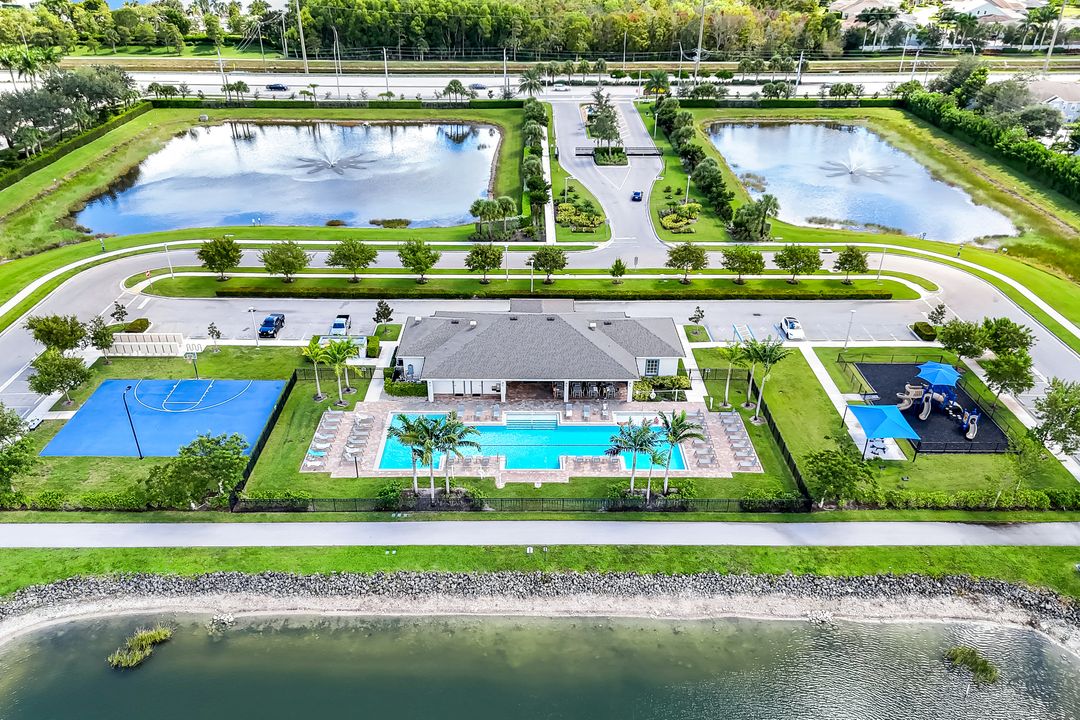 15171 Wildflower Cir, Naples, FL 34119