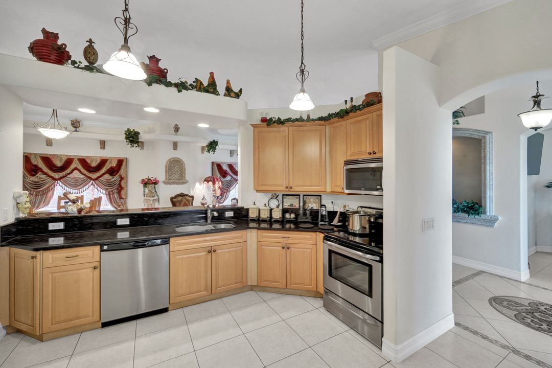 2001 NE 15th Ave, Cape Coral, FL 33909