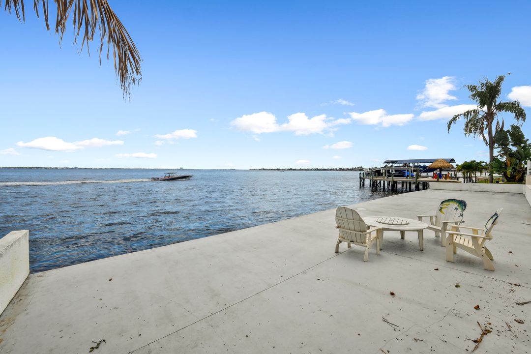 2302 SE 28th St, Cape Coral, FL 33904