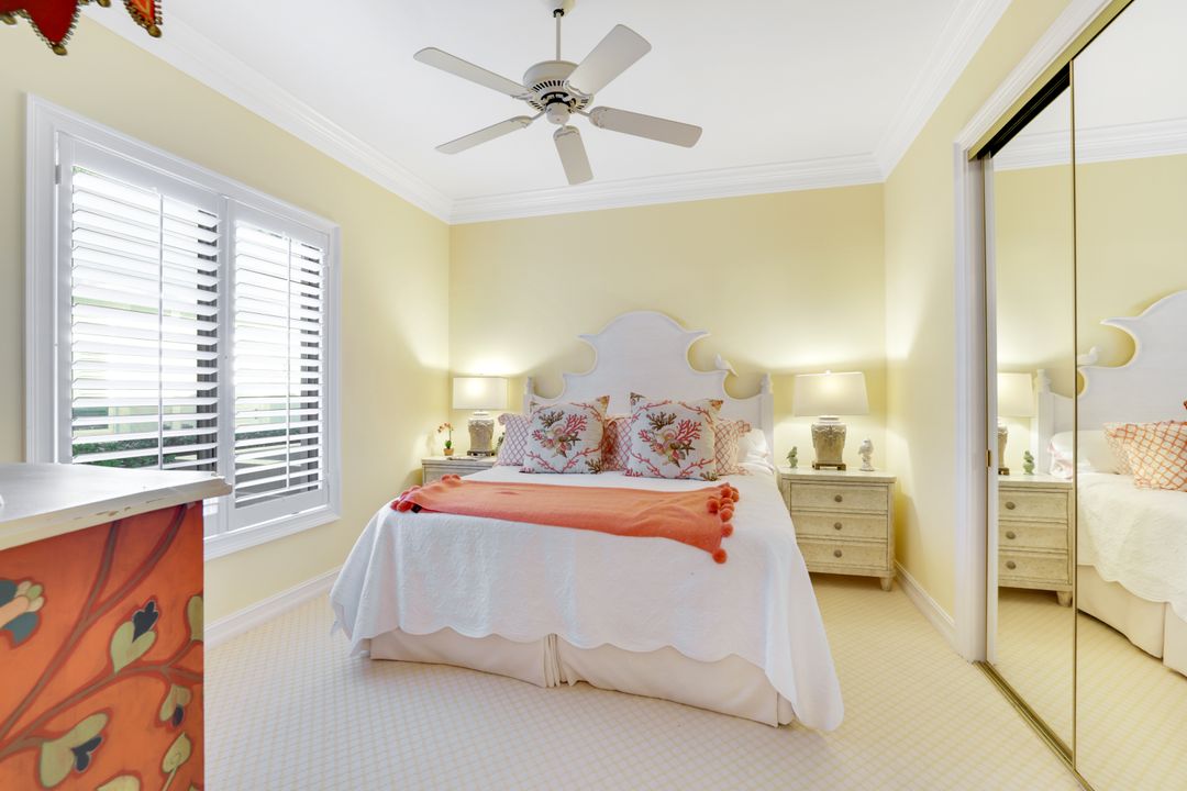 6935 Green Tree Dr, Naples, FL 34108