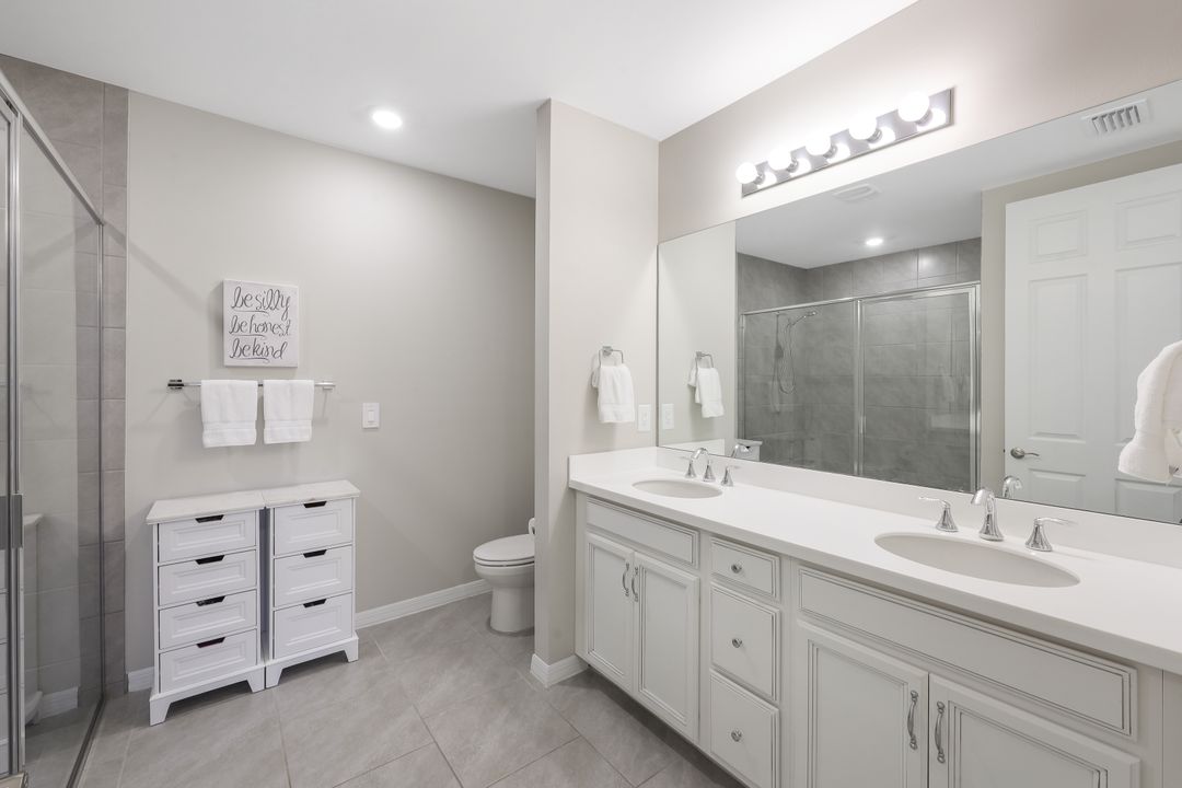 14551 Edgewater Cir, Naples, FL 34114