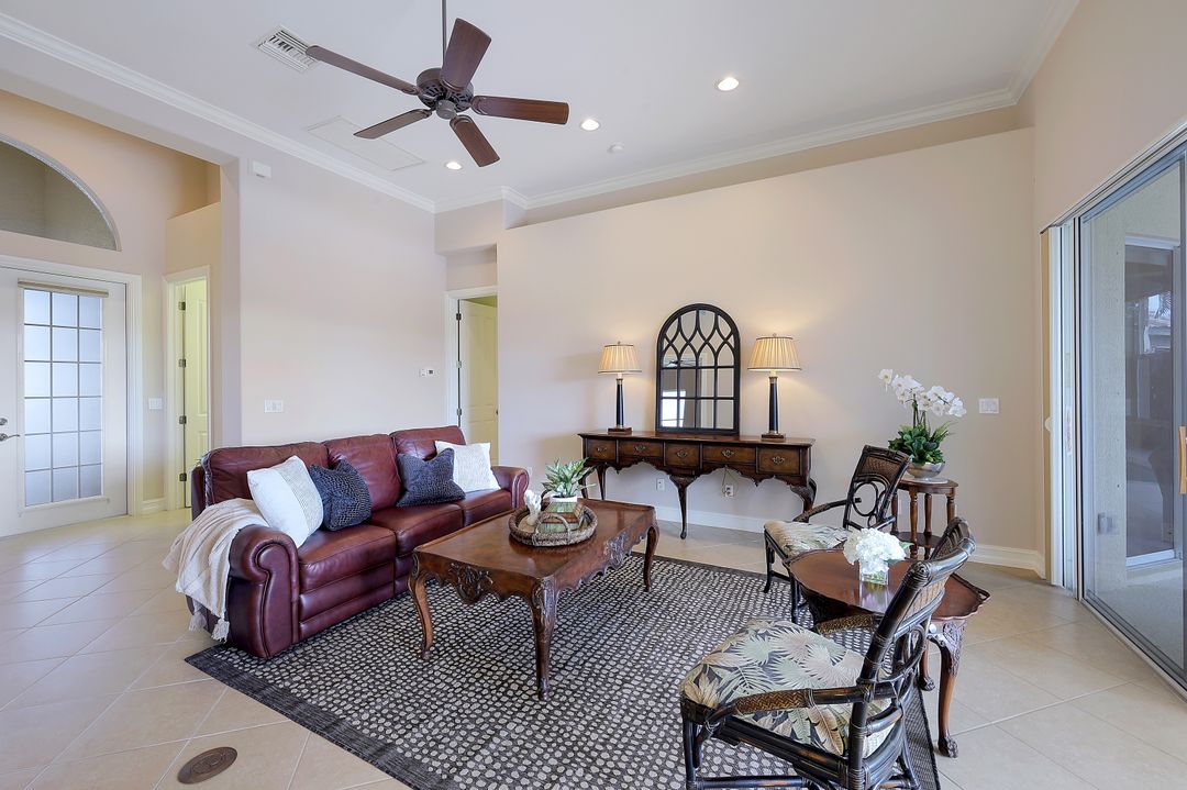 6074 Divot Ct, Naples, FL 34113