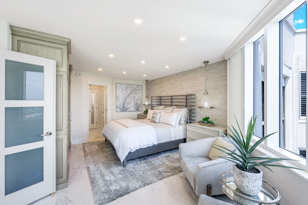 4041 Gulf Shore Blvd N #PH-6, Naples, FL 34103