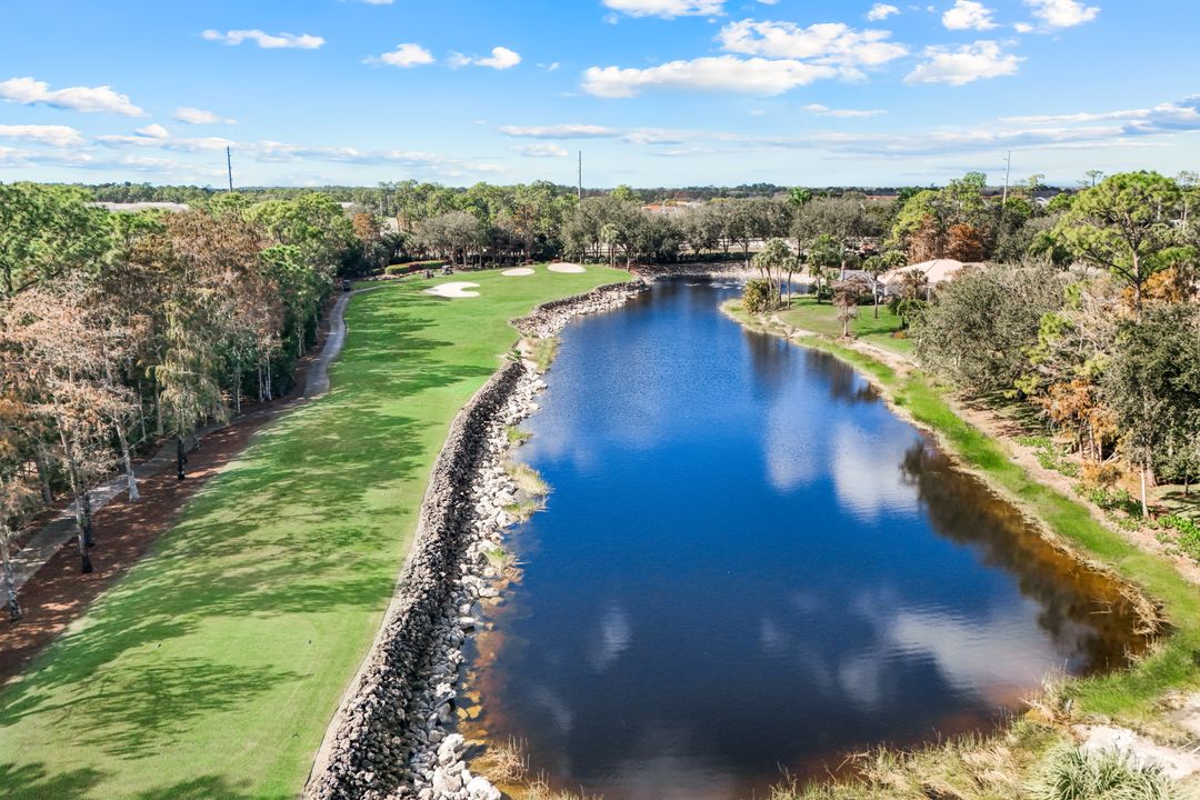 462 Preswick Ln, Naples, FL 34120