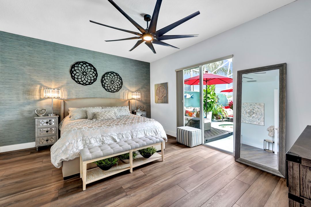 5441 Freeport Ln, Naples, FL 34119