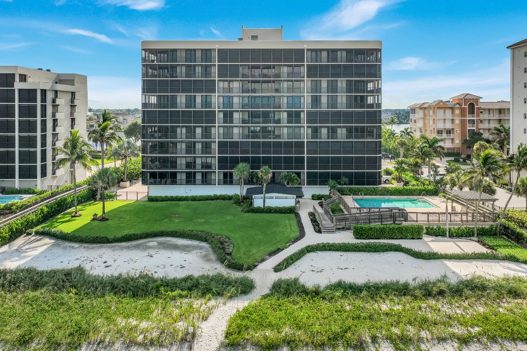 9653 Gulf Shore Dr #303, Naples, FL 34108