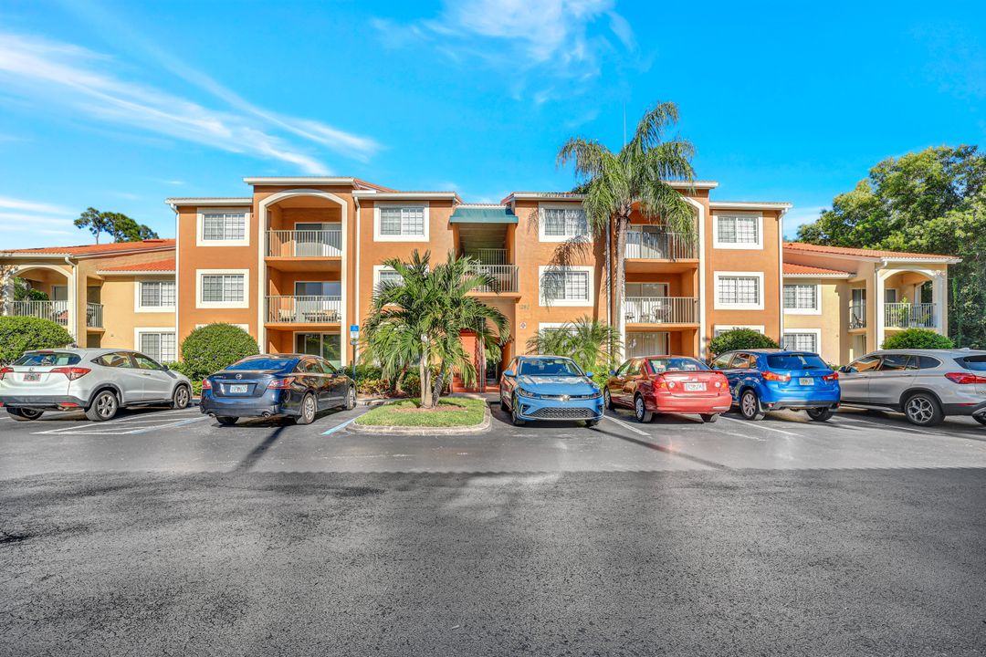 1280 Wildwood Lakes Blvd #104, Naples, FL 34104