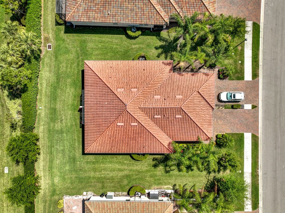 2072 Wellington St, Naples, FL 34120