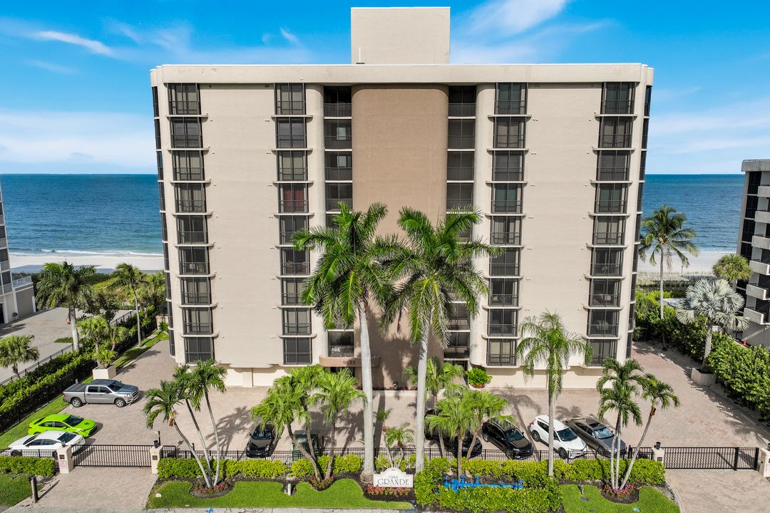 9653 Gulf Shore Dr #303, Naples, FL 34108