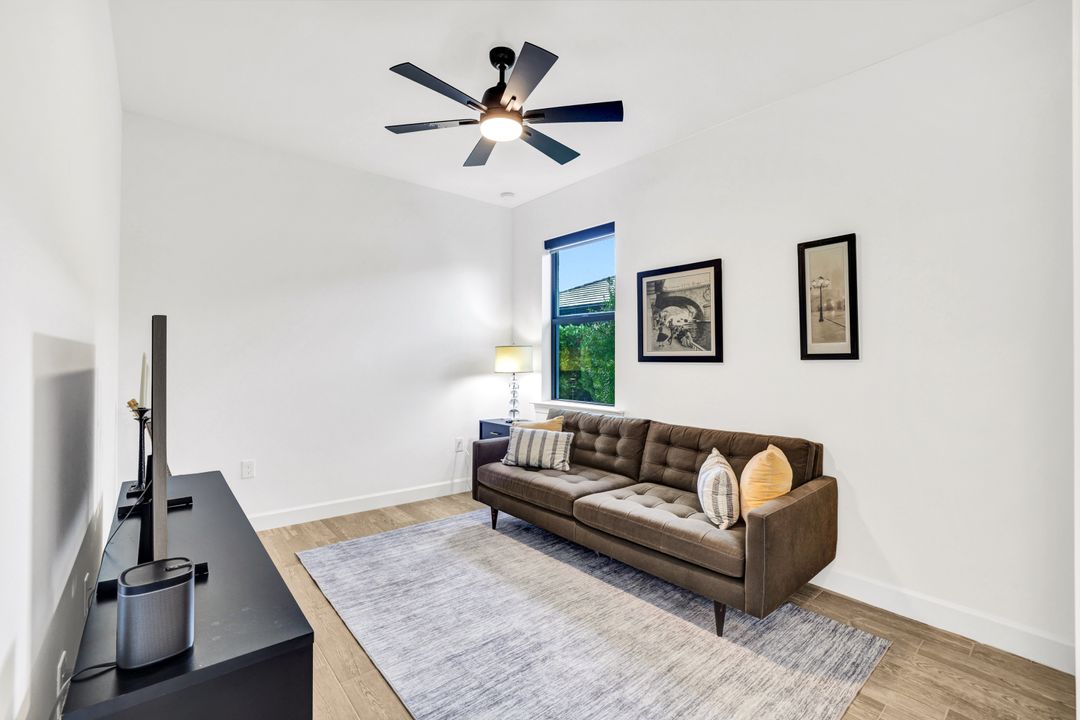 1952 Yellowfin Cir, Naples, FL 34114