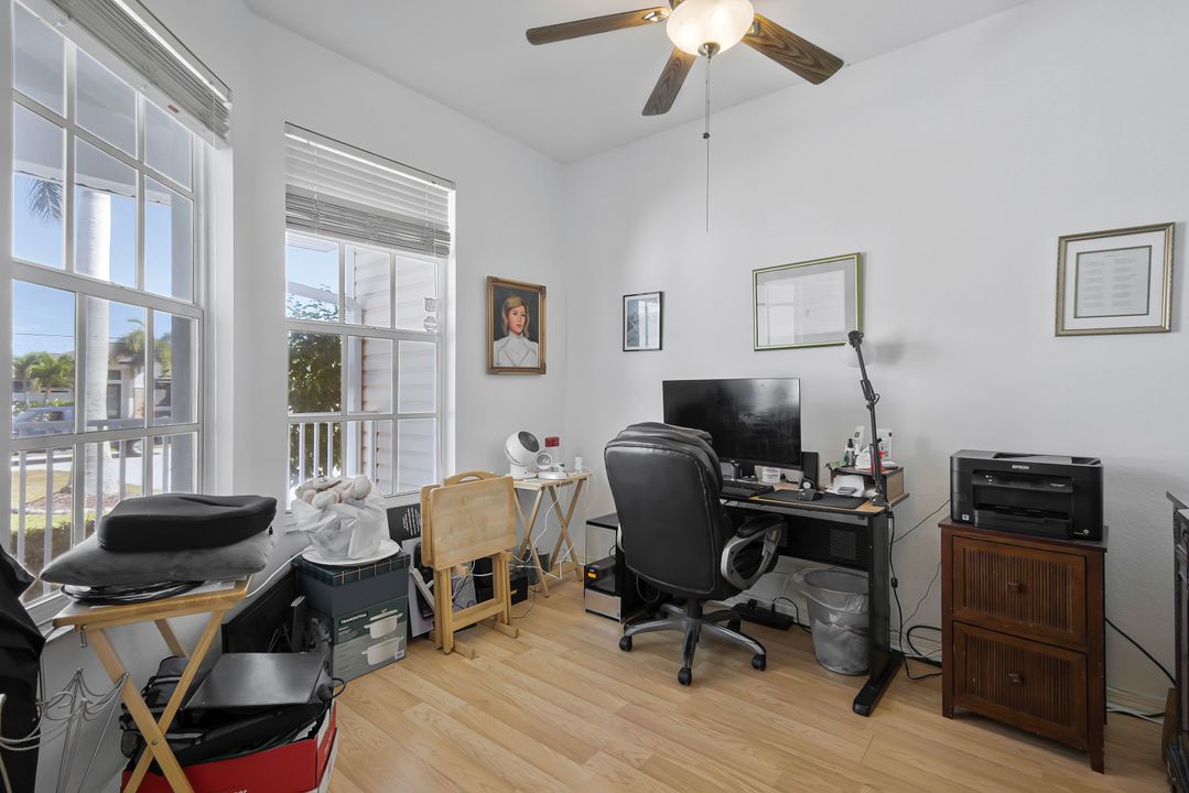 3830 SW 15th Pl, Cape Coral, FL 33914