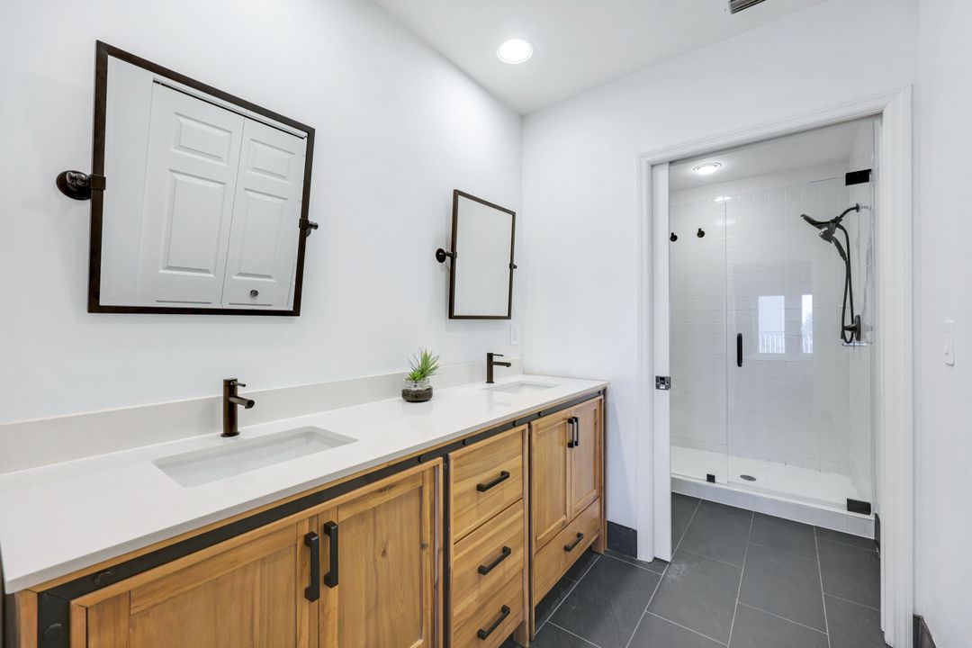 470 Launch Cir #403, Naples, FL 34108