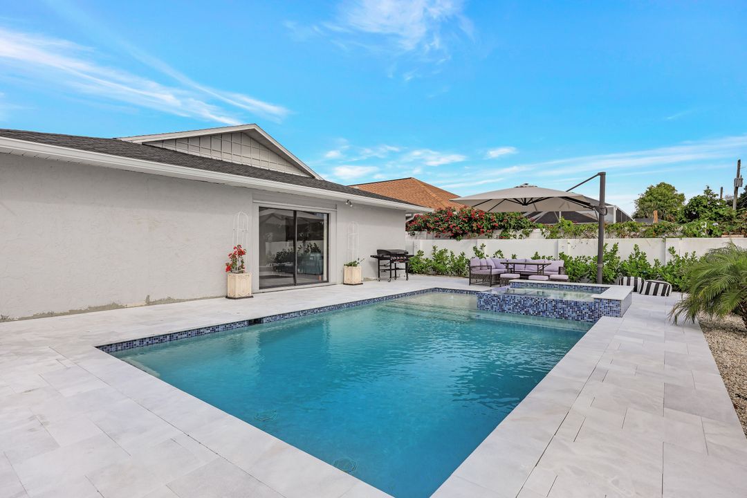 738 101st Ave N, Naples, FL 34108