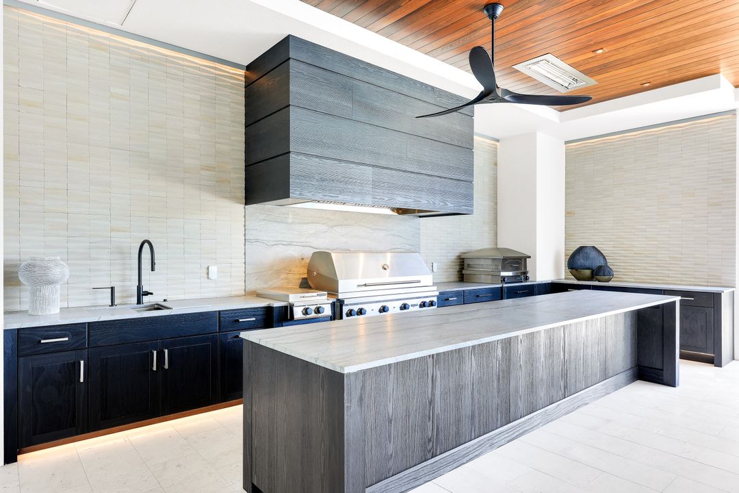 476 Palm Cir W, Naples, FL 34102