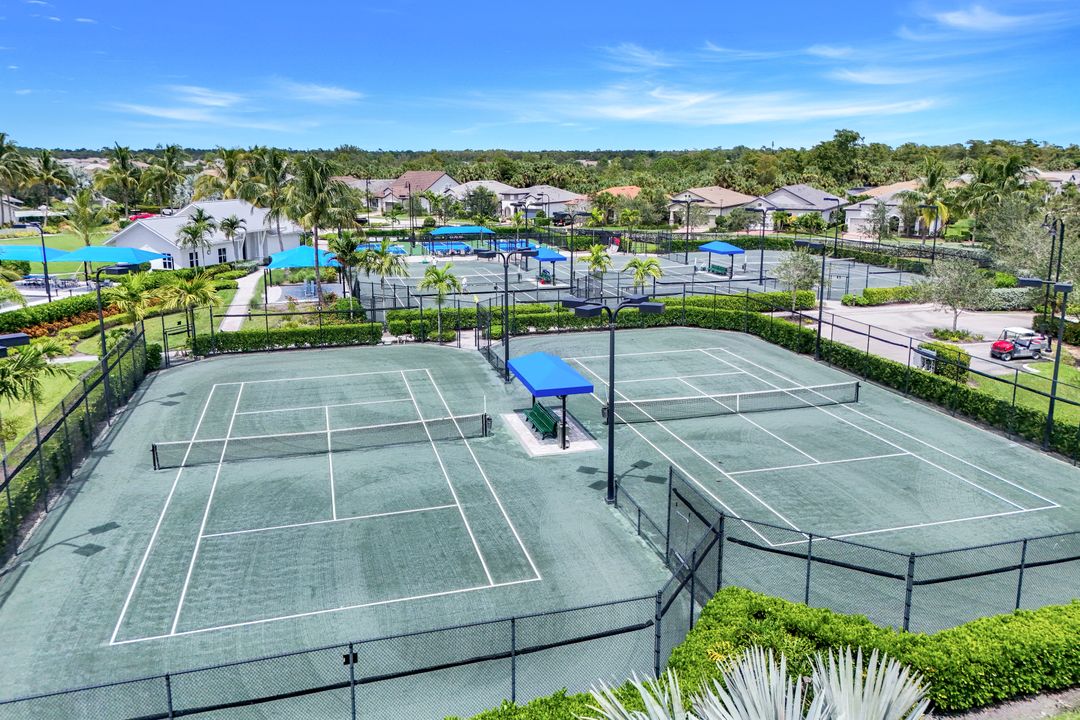 9721 Everglades Dr, Naples, FL 34120