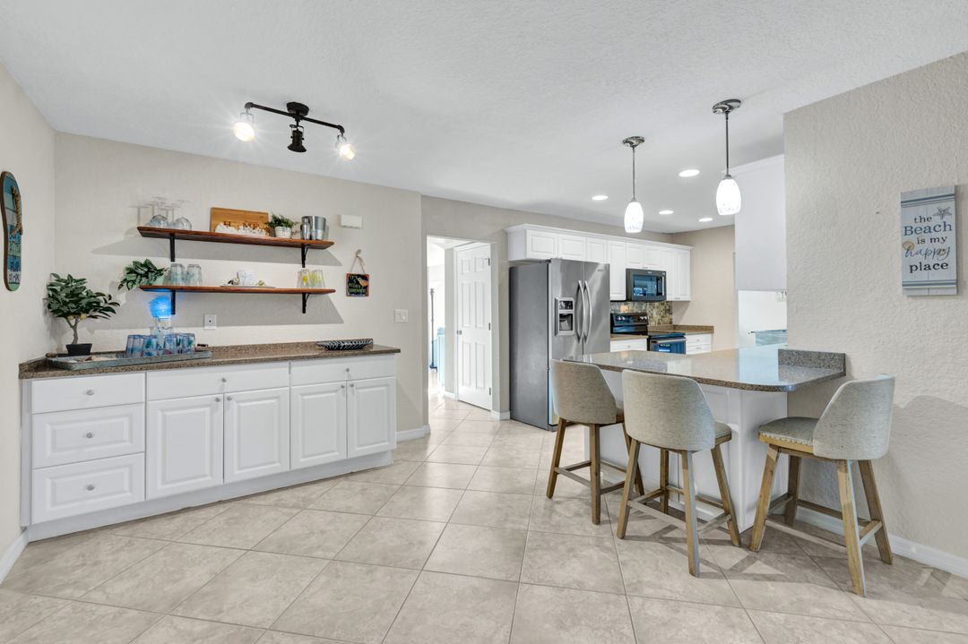 3910 SE 20th Pl, Cape Coral, FL 33904