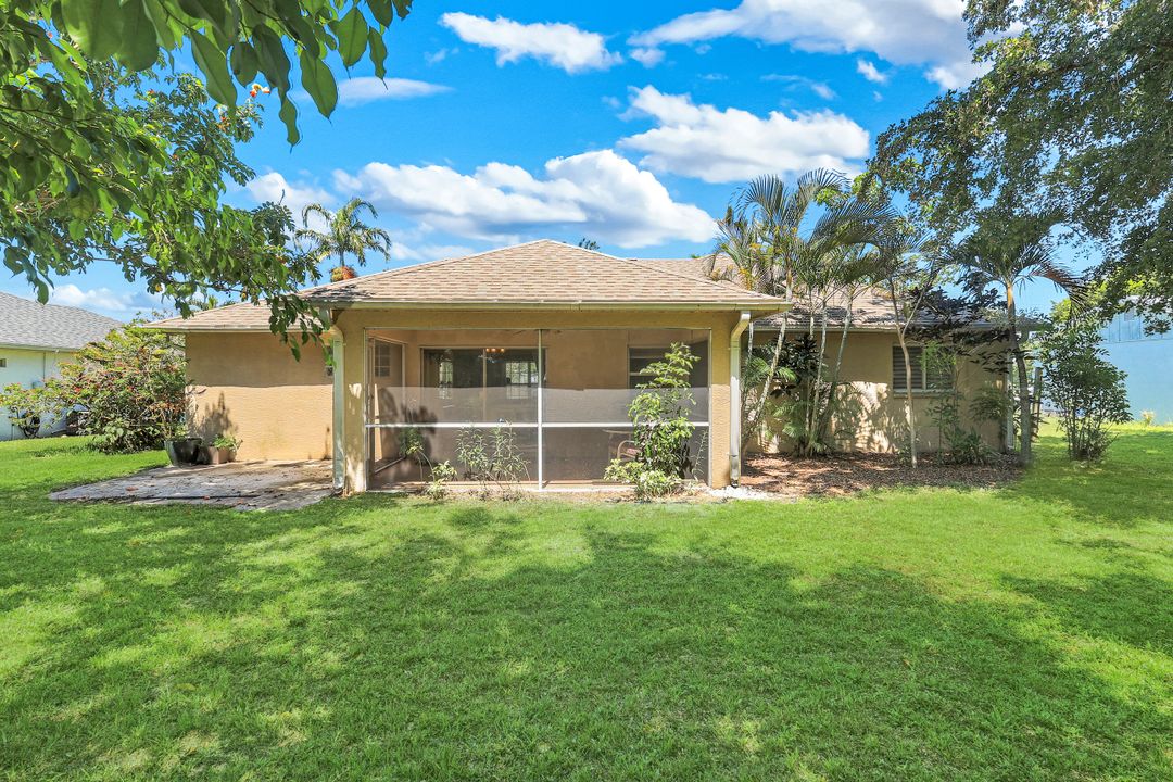 1015 SE 4th Pl, Cape Coral, FL 33990