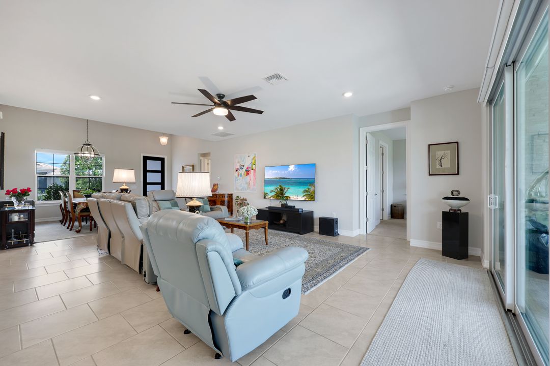 18725 Lake Hammock Dr, Naples, FL 34114