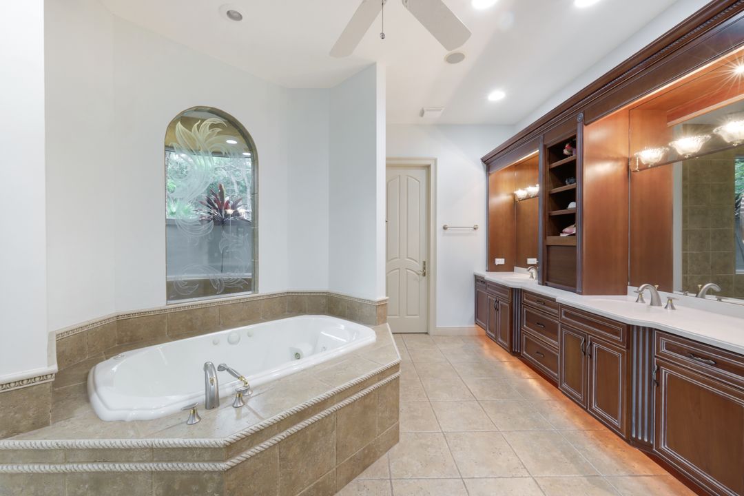 12099 Collier's Reserve Dr, Naples, FL 34110