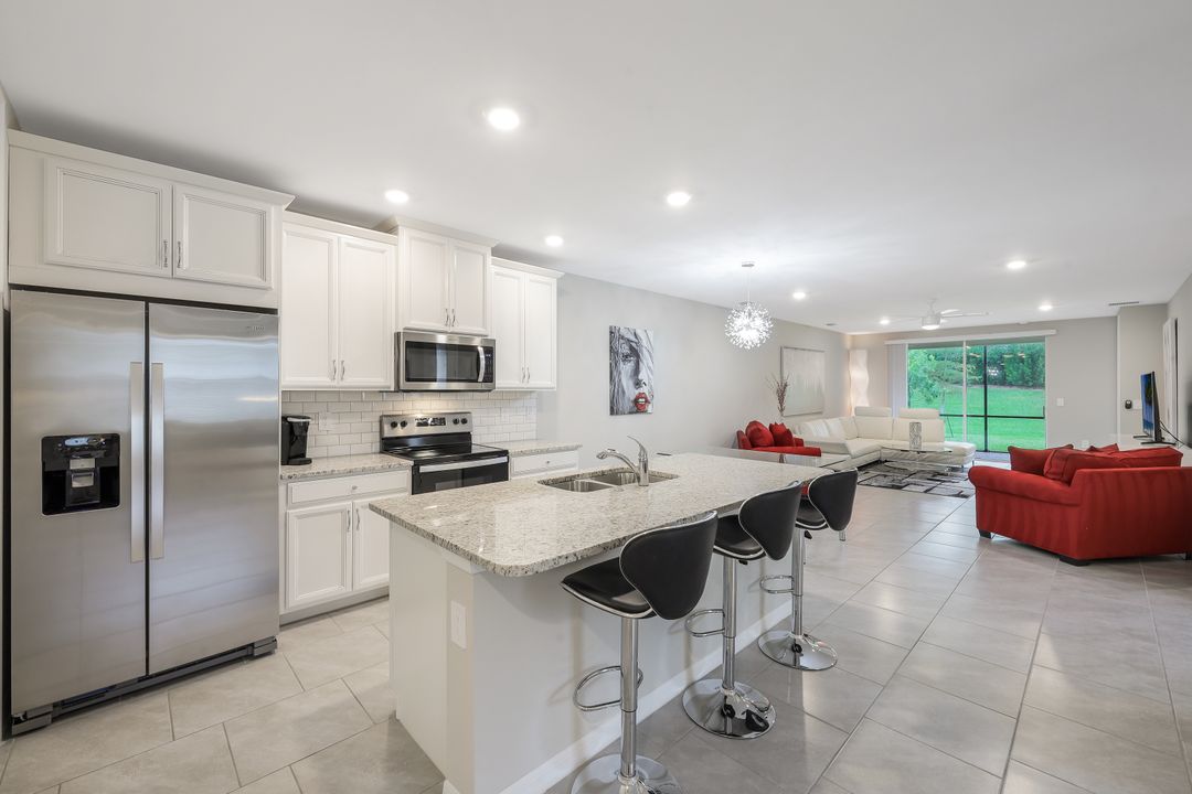 14551 Edgewater Cir, Naples, FL 34114