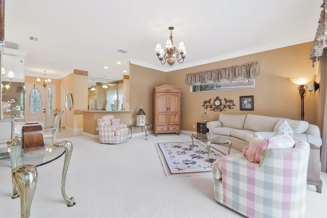 5852 Northridge Dr, Naples, FL 34110