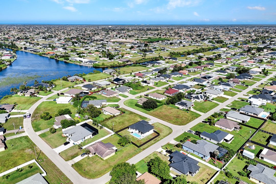 636 NE 8th Terrace, Cape Coral, FL 33909