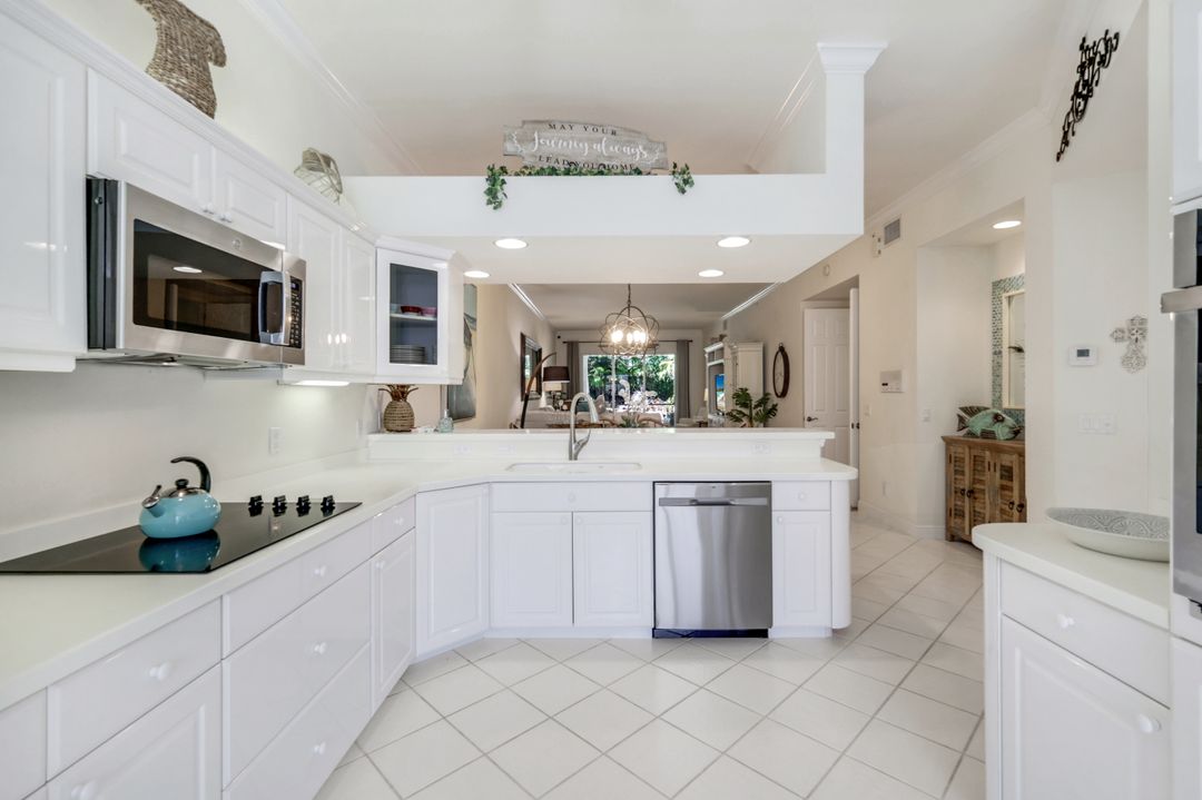 2365 Hidden Lake Dr #9, Naples, FL 34112