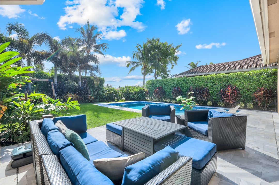 2704 Crystal Way, Naples, FL 34119