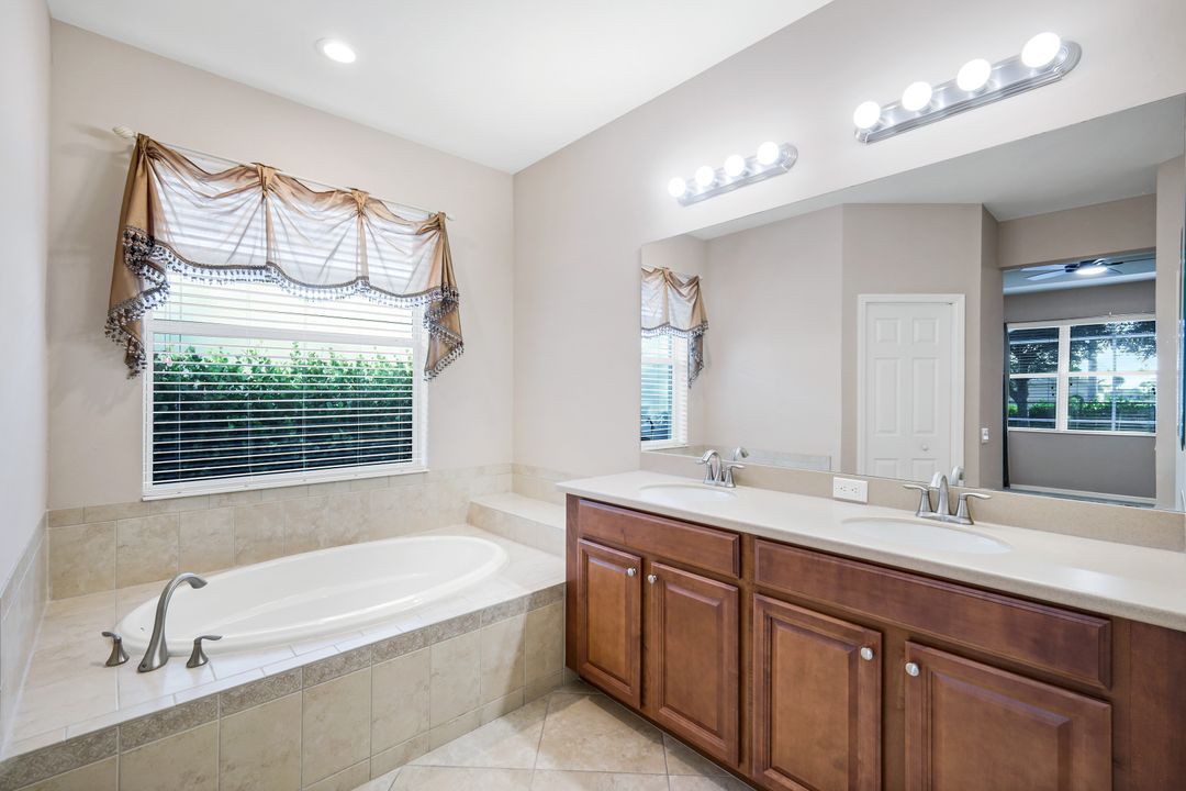 2730 Brightside Ct, Cape Coral, FL 33991